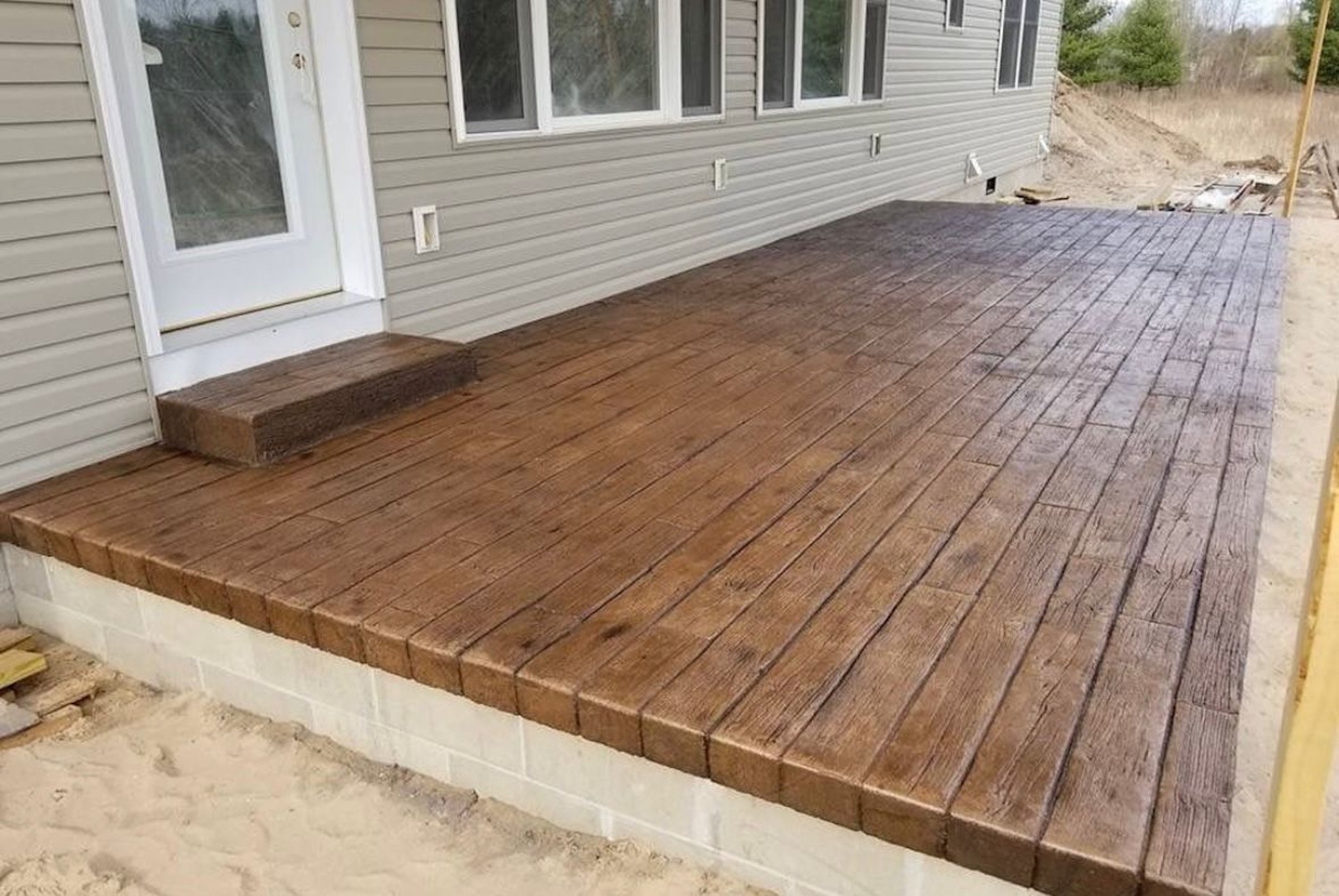 Stamped concrete with a wood look finish for villa floors in Maspalomas